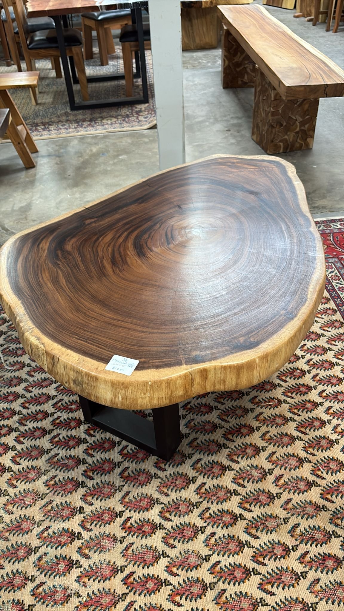 Live edge monkeypod coffee table with round slab surface - Image 3